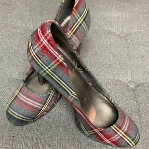 Fioni Gray Plaid Closed Toe Pumps